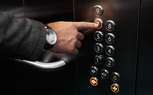 Hallasch sorgt für modernste Aufzüge in GAG-Wohnhäusern