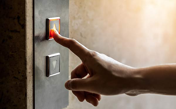Elektronische Aufzugswärter – mehr Sicherheit rund um die Uhr Elektronische Aufzugswärter – mehr Sicherheit rund um die Uhr